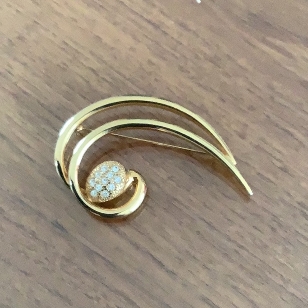 Vintage Brooch Gold Colour